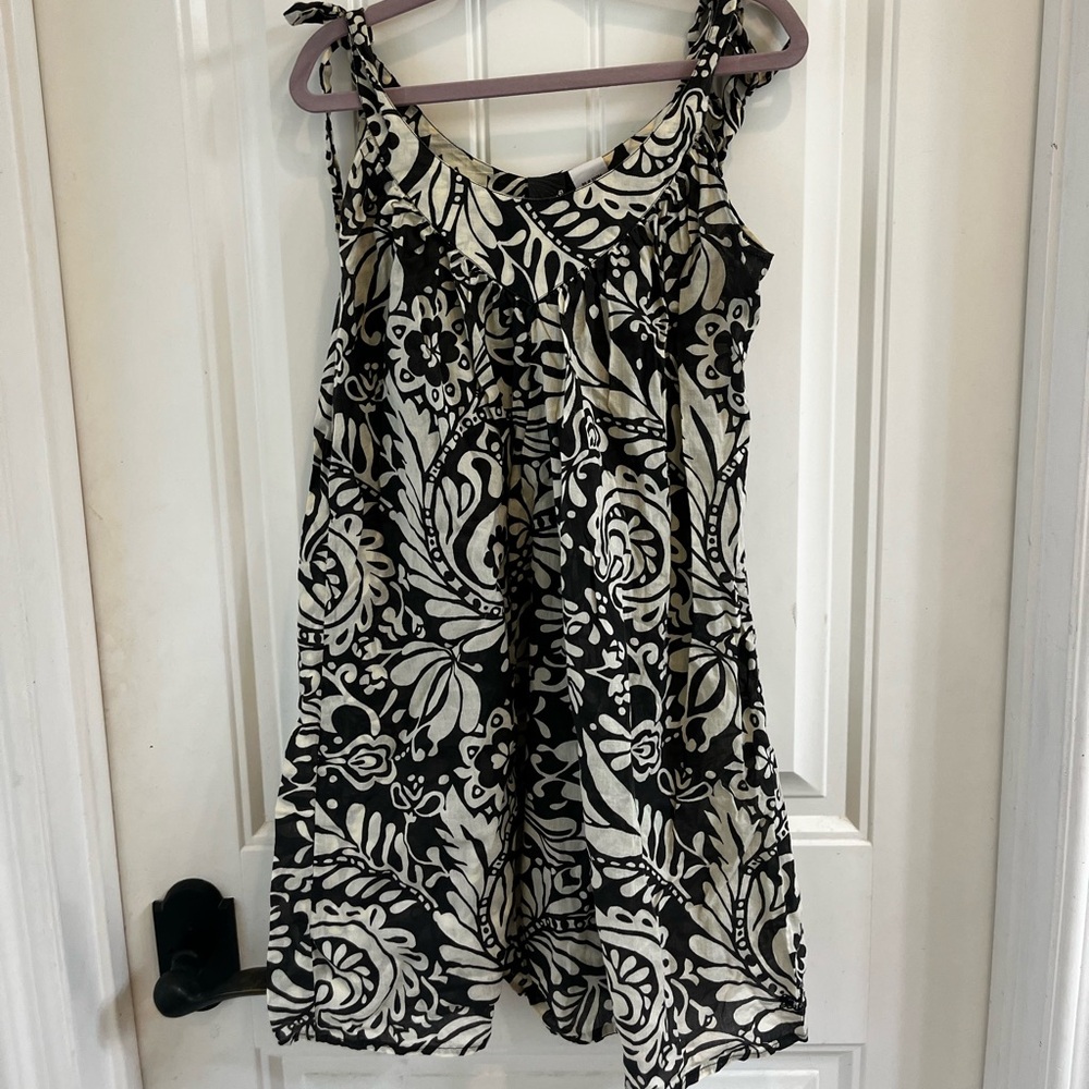 Billabong dark grey and white floral mini dress with tie straps